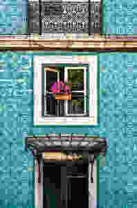 a vintage-y Lisbon building with azulejos