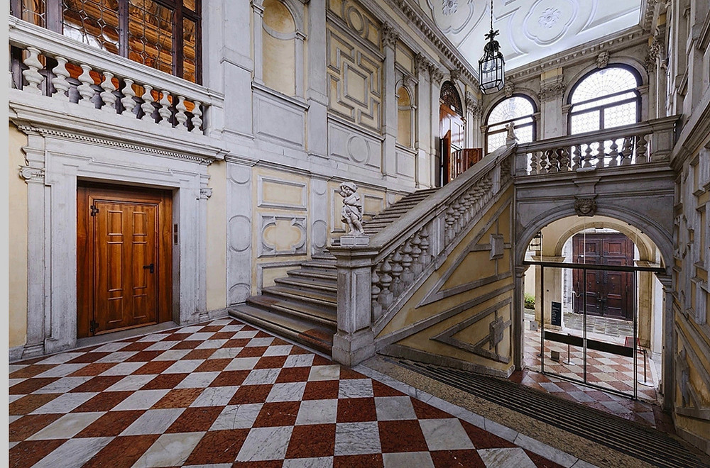 interior of Ca' Rezonnicco