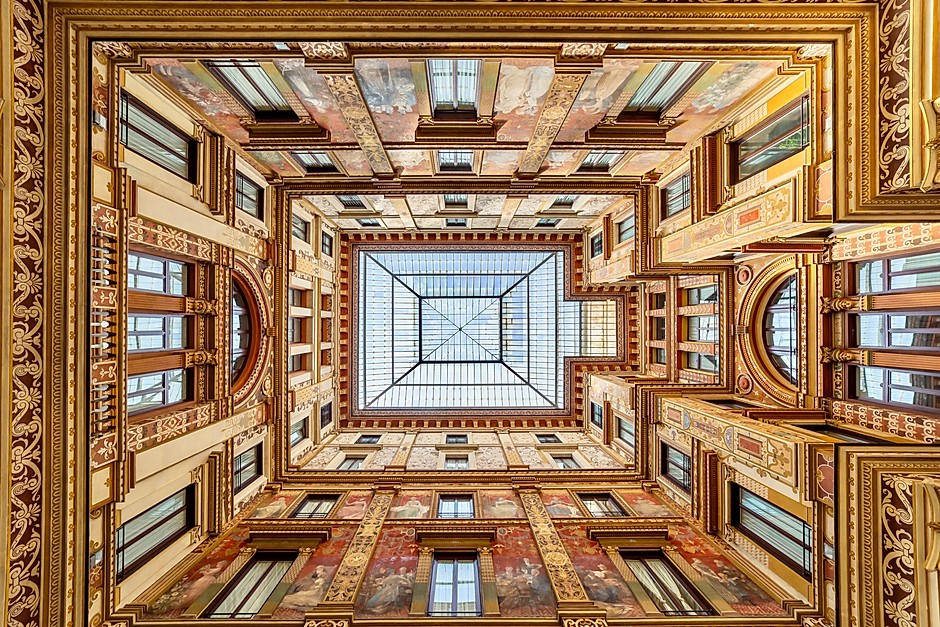 the courtyard of the Galleria Sciarra