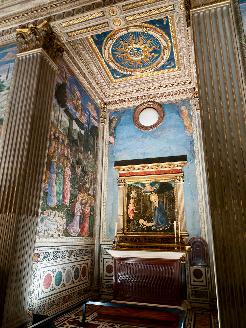 the altar with the Adoration of the Magi