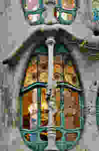 a window with a skinny shin bone on the facade of Casa Battlo