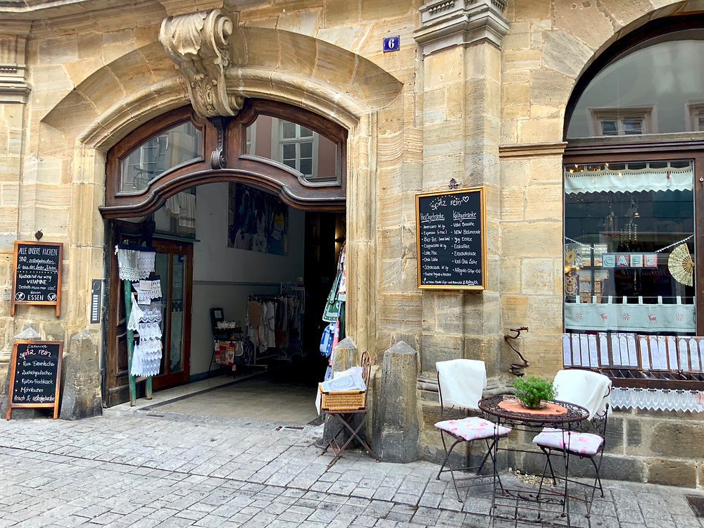entrance to the most adorable coffee shop and cafe, Spitz Rein