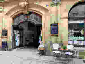 entrance to the most adorable coffee shop and cafe, Spitz Rein