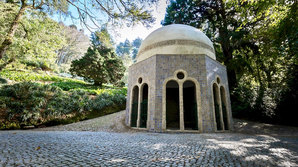 The Fountain of Small Birds in Pena Park. It has the same blue tiles as the main facade of the palace.