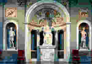 In the center, sculpture of Leo X Blessing by Baccio Bandinelli