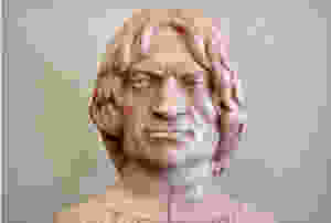 a bust of Lorenzo the Magnificent greets you at the entrance of the Uffizi
