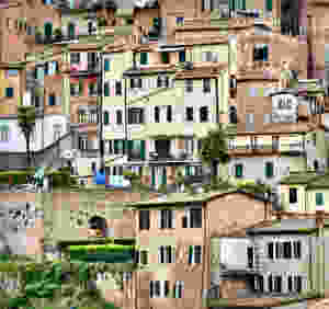 pretty rustic houses in Siena Italy