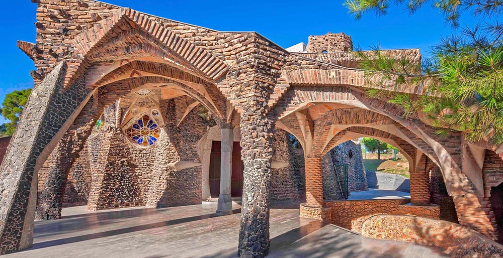 entrance to the crypt of Colonia Guell