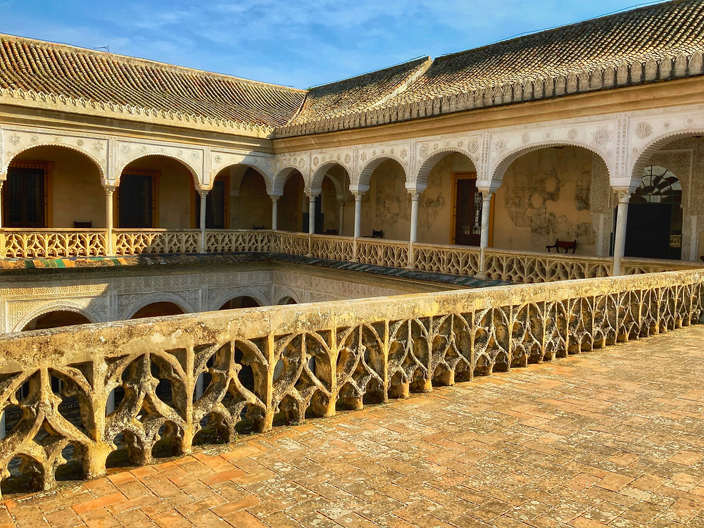 the Gothic balustrades on the second floor of Casa de Pilatos