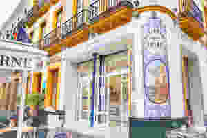 ceramic store in Triana
