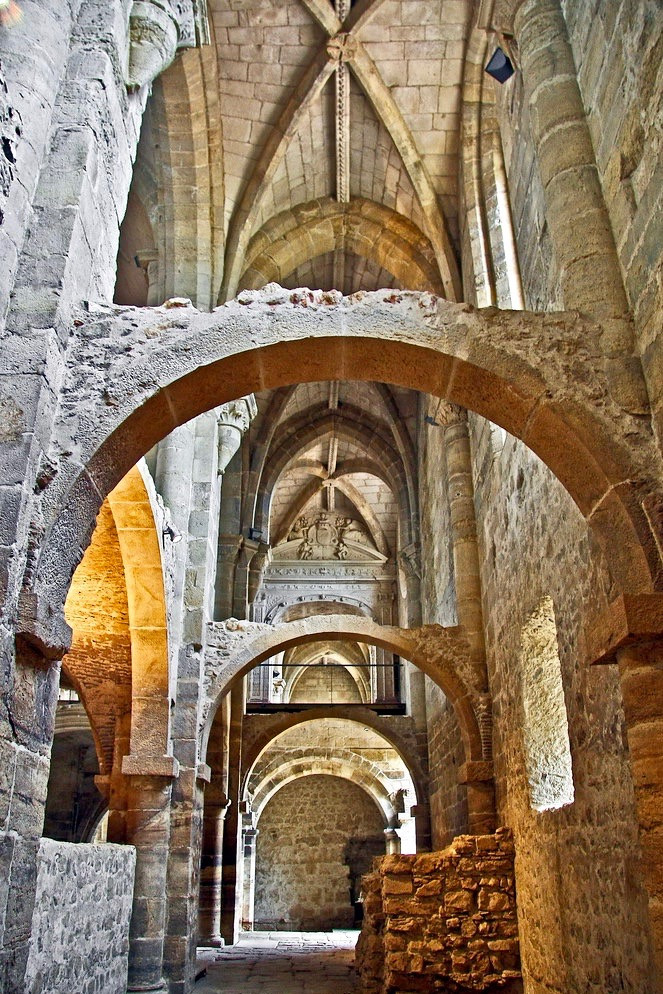 the gothic cloister of the Sé cathedral in Coimbra