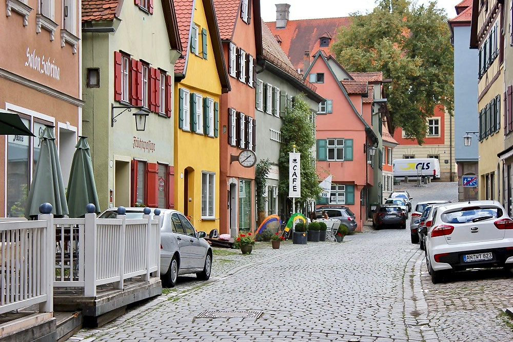 pretty pastel houses in Dinkelsbuhl