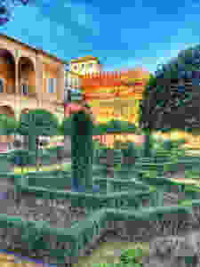 the large garden of Casa de Pilatos