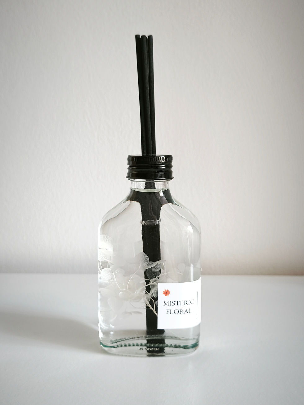 vista frontal de mikado misterio floral