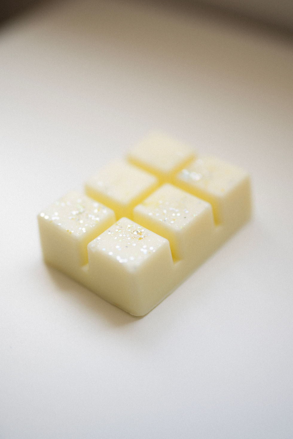 vista lateral de wax melts de crema de limón