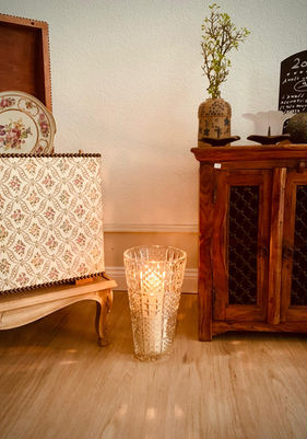 La brocante KoKoM à Fribourg. Décoration, art de la table, vaisselle vintage, Déco d'intérieur. 