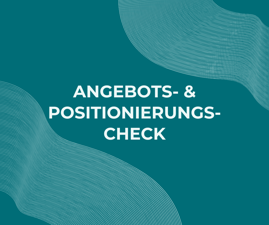 Titelbild mit dunkelgrünem Hintergrund und Text. Der Text ist Angebots- & Positionierungscheck