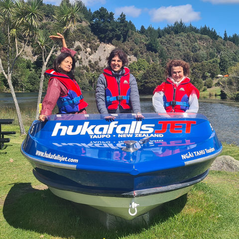 Группа из Турции на самолете Huka Falls Jet