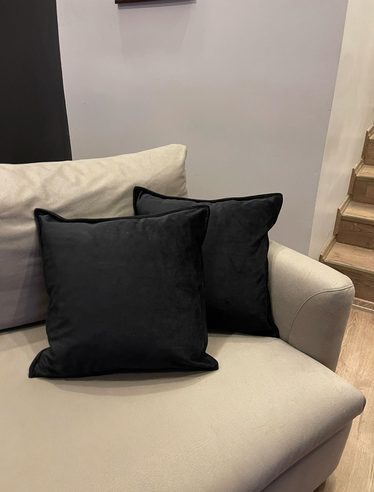 Siyah Kadife Kenar Detaylı (2 Kırlent+2 iç yastık) 45x45 