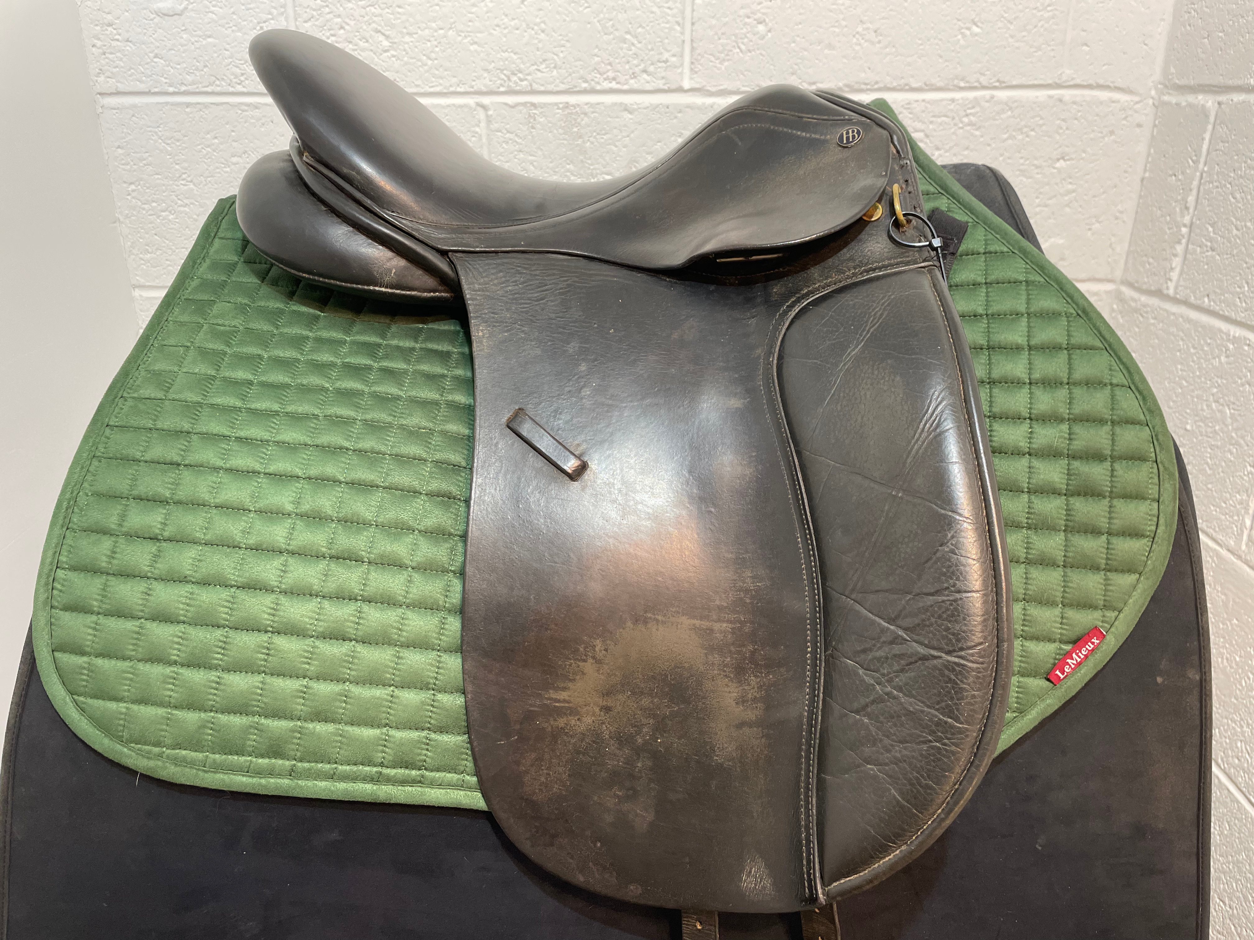 USED HENRY BRUNELLI DRESSAGE 17.5" MEDIUM BLACK SADDLE