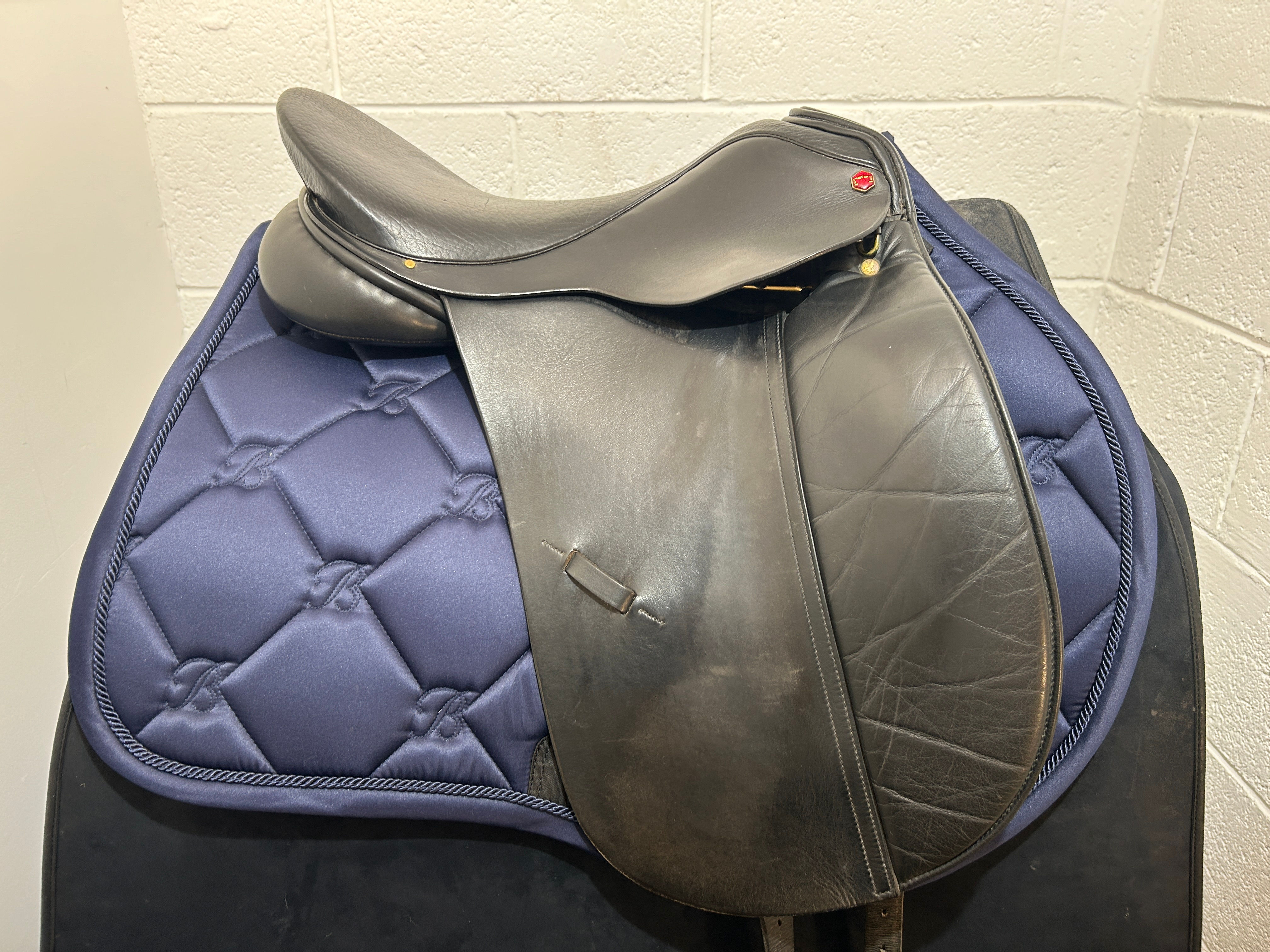 USED ALBION SL DRESSAGE 17" MEDIUM BLACK