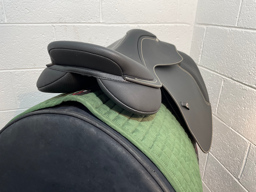 Thumbnail: NEW WINTEC 500 CC CLOSE CONTACT JUMP 16.5" ADJUSTABLE BLACK SADDLE
