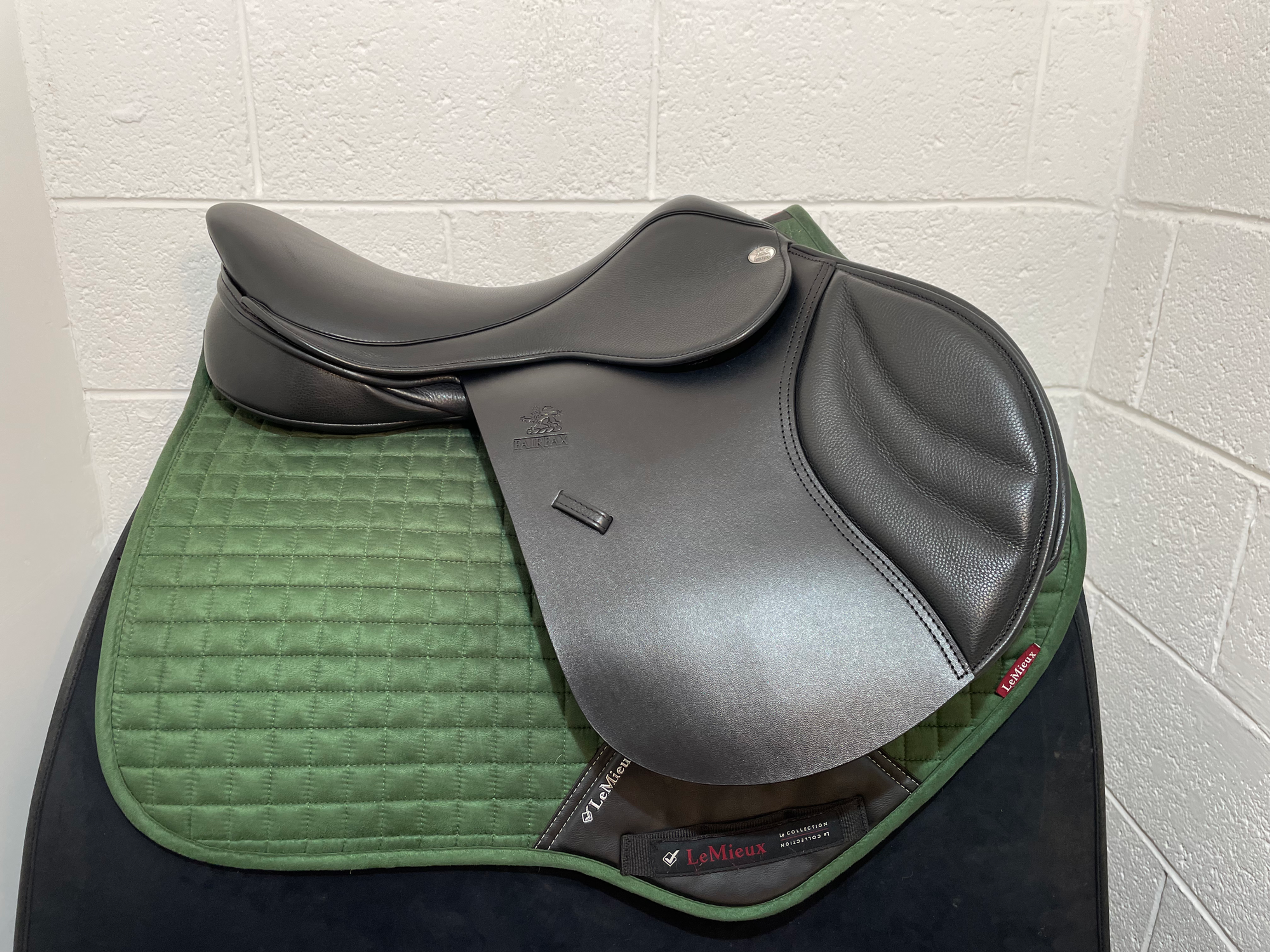 NEW FAIRFAX CLASSIC PLAIN FLAP JUMP 18" ADJUSTABLE BLACK SADDLE