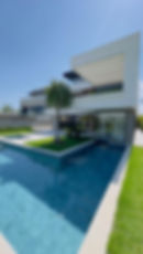 2 Vista lateral da piscina e Fachada