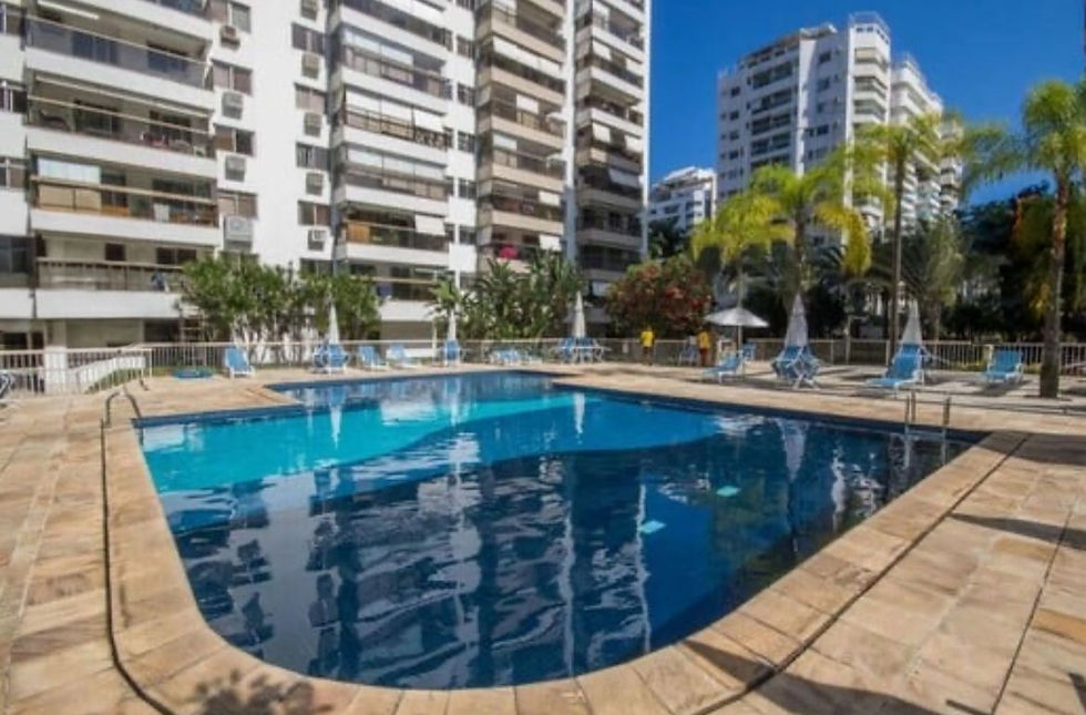 17 Piscina do condomínio