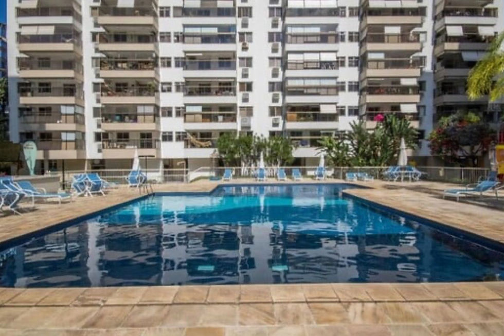 16 Piscina e fachada