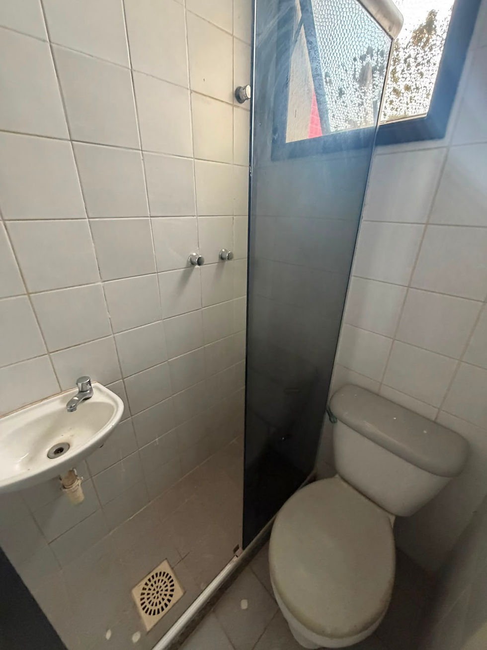 15 BANHEIRO DE SERVIÇO
