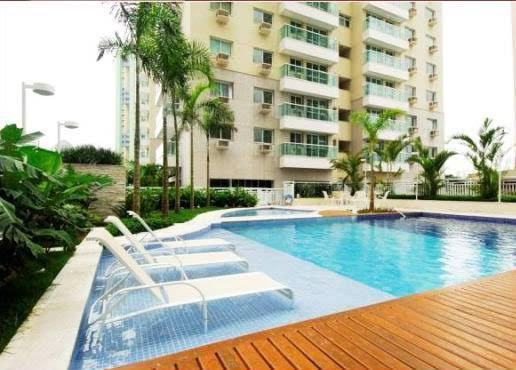 20 Piscina e fachada do edifício