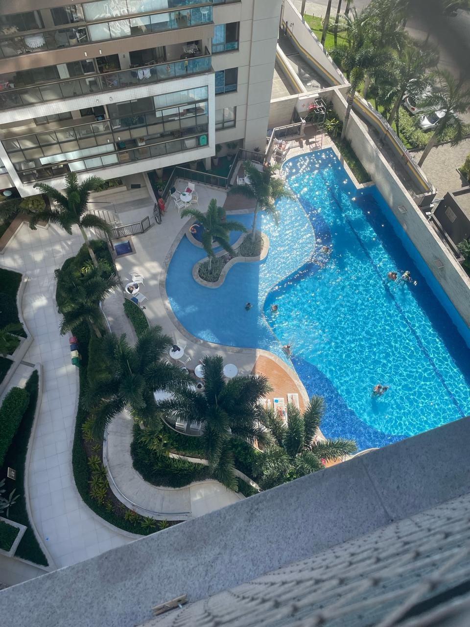 23 Vista da piscina da varanda