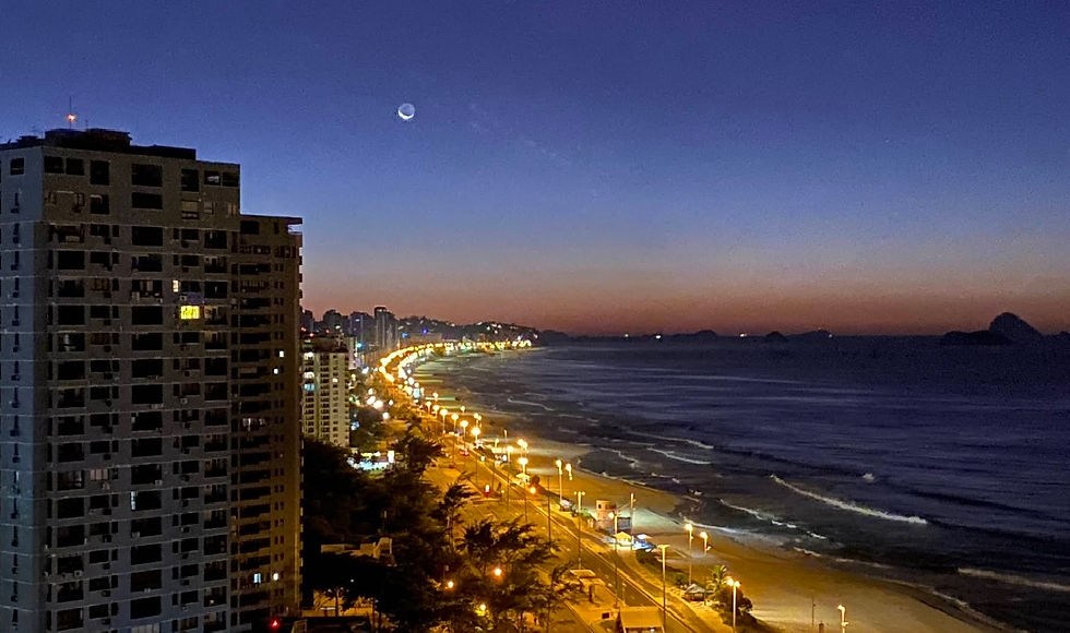 17 VISTA NOTURNA DA PRAIA