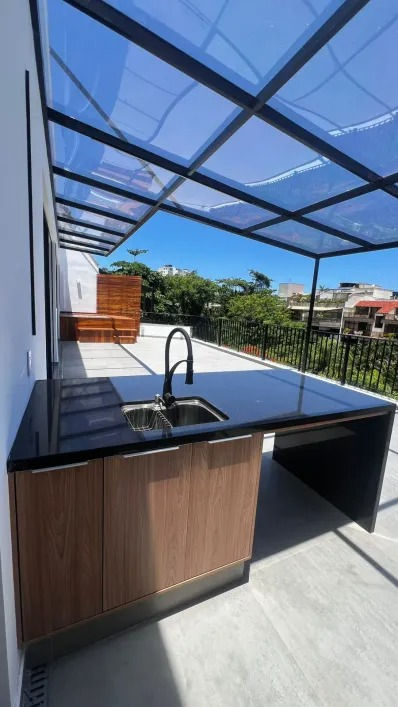 2 Terraço com piscina ebancada de pia