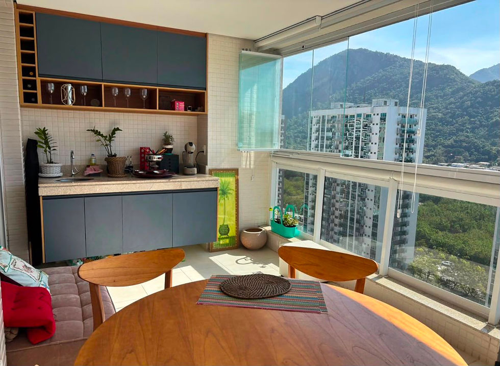 1 VISTA A VARANDA GOURMET COM CORTINA DE VIDRO E PAINEIS