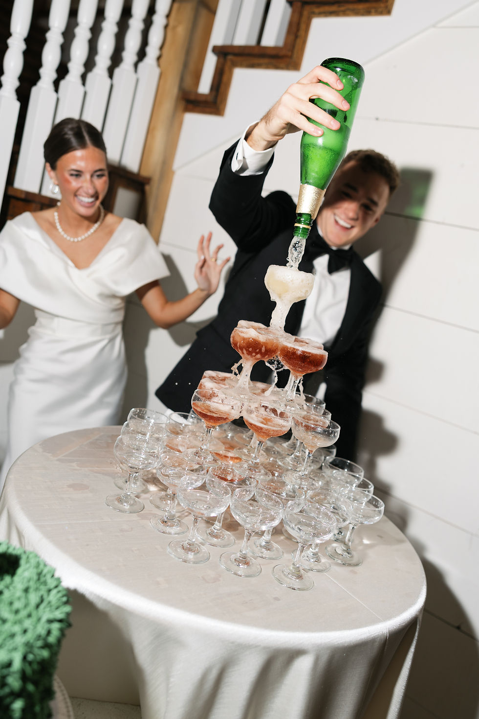 champagne pour destination wedding