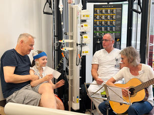 Spendenübergabe der Musiktherapie