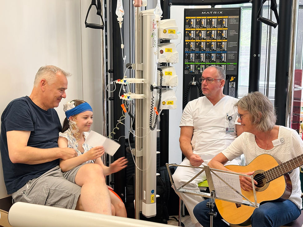 Spendenübergabe der Musiktherapie