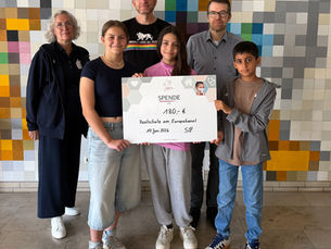 Spendenübergabe in der Schule am Europakanal
