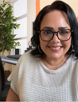Joset Rosado ofrece coaching y terapia de bienestar para mujeres y parejas latinas