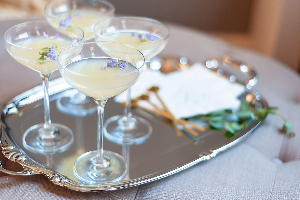 Pros and cons of having an open bar your wedding