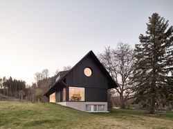 005_haus-am-waldrand_2026_mia2_foto_kurt.hoerbst_2604073806