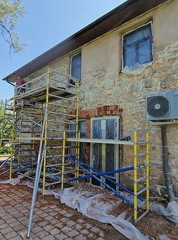 local stone masonry repointing, renewing damaged joints with lime mortar, targeted façade joint repair, rejointoiement local maçonnerie en pierre, renouvellement joints au mortier de chaux, réparation ciblée joints de façade, lokale Neuverfugung Natursteinmauerwerk, beschädigte Fugen mit Kalkmörtel erneuern, gezielte Fassadenfugenreparatur, ristilatura locale muratura in pietra, rinnovo fughe con malta di calce, riparazione mirata fughe facciata