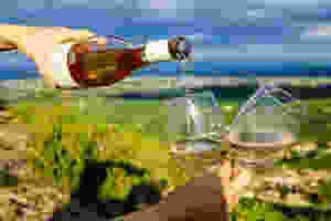 Wine in the Douro Wine Region is best shared with a loved one!