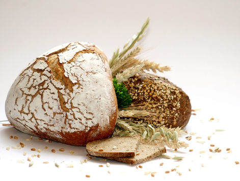 Brot selber backen: Brotbackautomat oder Backofen im Vergleich