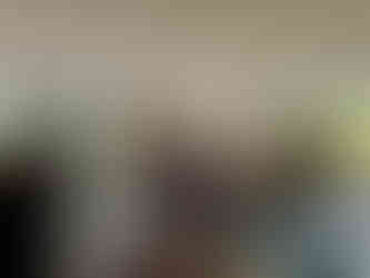 Yoga raum mit Yoga Teilnehmerinnen