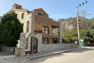 Entire 5-Unit Apartment Building for Sale in Turunç Bay, Fully Furnished with High Rental Income