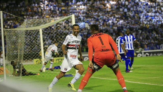 Com primeiro tempo ruim o São Paulo avança na Copa do Brasil