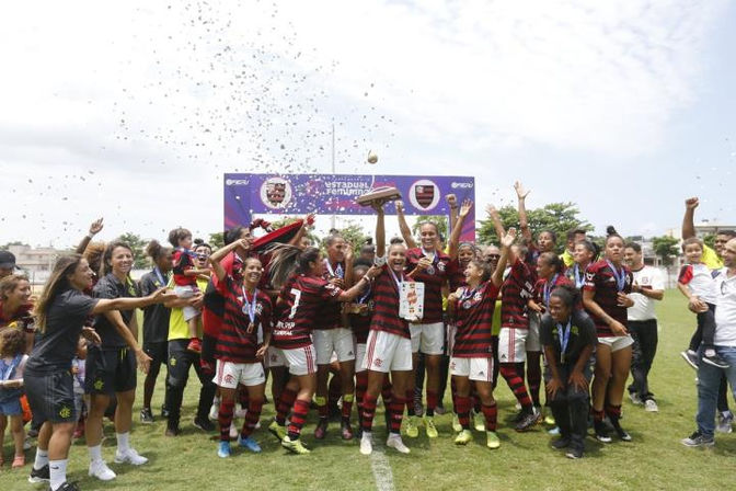 FLAMENGO VENCE FLUMINENSE E SE SAGRA PENTACAMPEÃO CARIOCA
